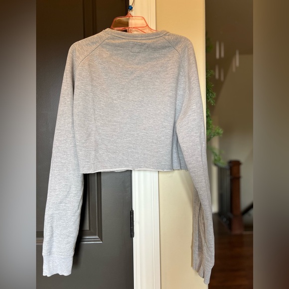 C⃨H⃨A⃨M⃨P⃨I⃨O⃨N⃨ Cropped Crew Neck Sweatshirt - Picture 4 of 4